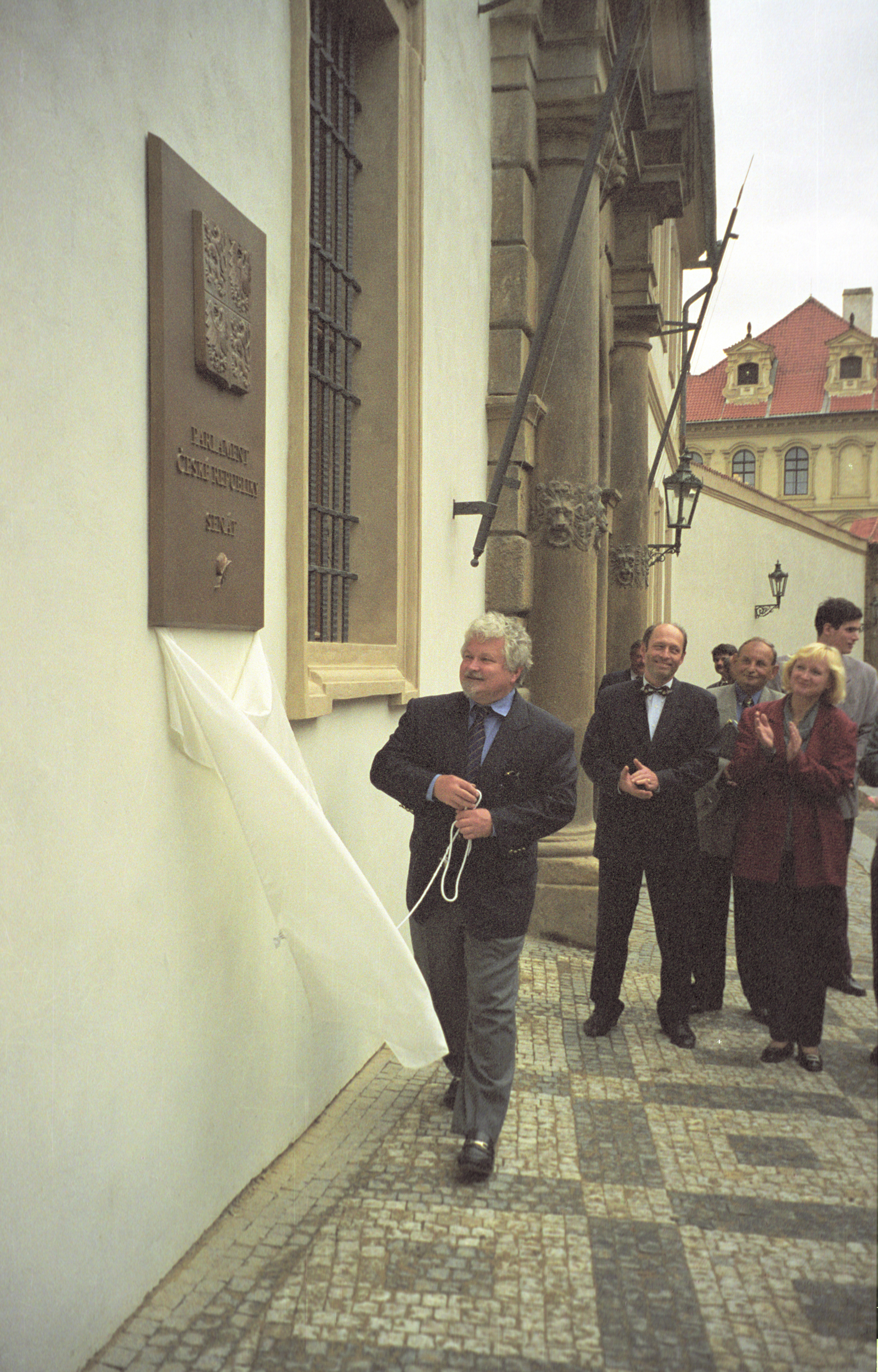 1998-09-16 1_Odhalování desky - P. Pithart 3319-18